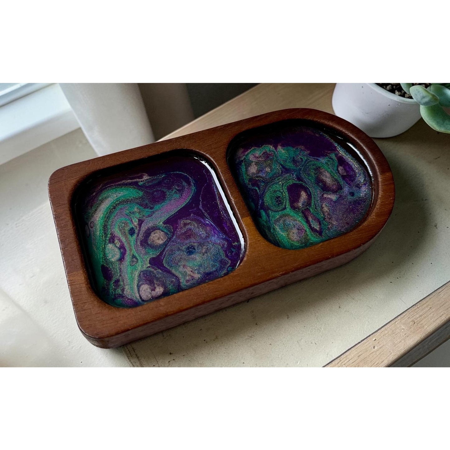 Moonstone Abysse Ring Holder – Handmade Resin Jewelry Tray – Celestial Trinket Dish – Purple and Teal Vanity Decor – Acrylic Pour Art