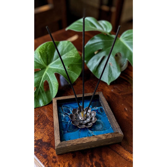 Midnight Tide: Lunar Vein Lotus Incense Holder – Hand Painted Resin Art Burner – Moody Blue and Black Meditation Decor – Wooden Zen Tray