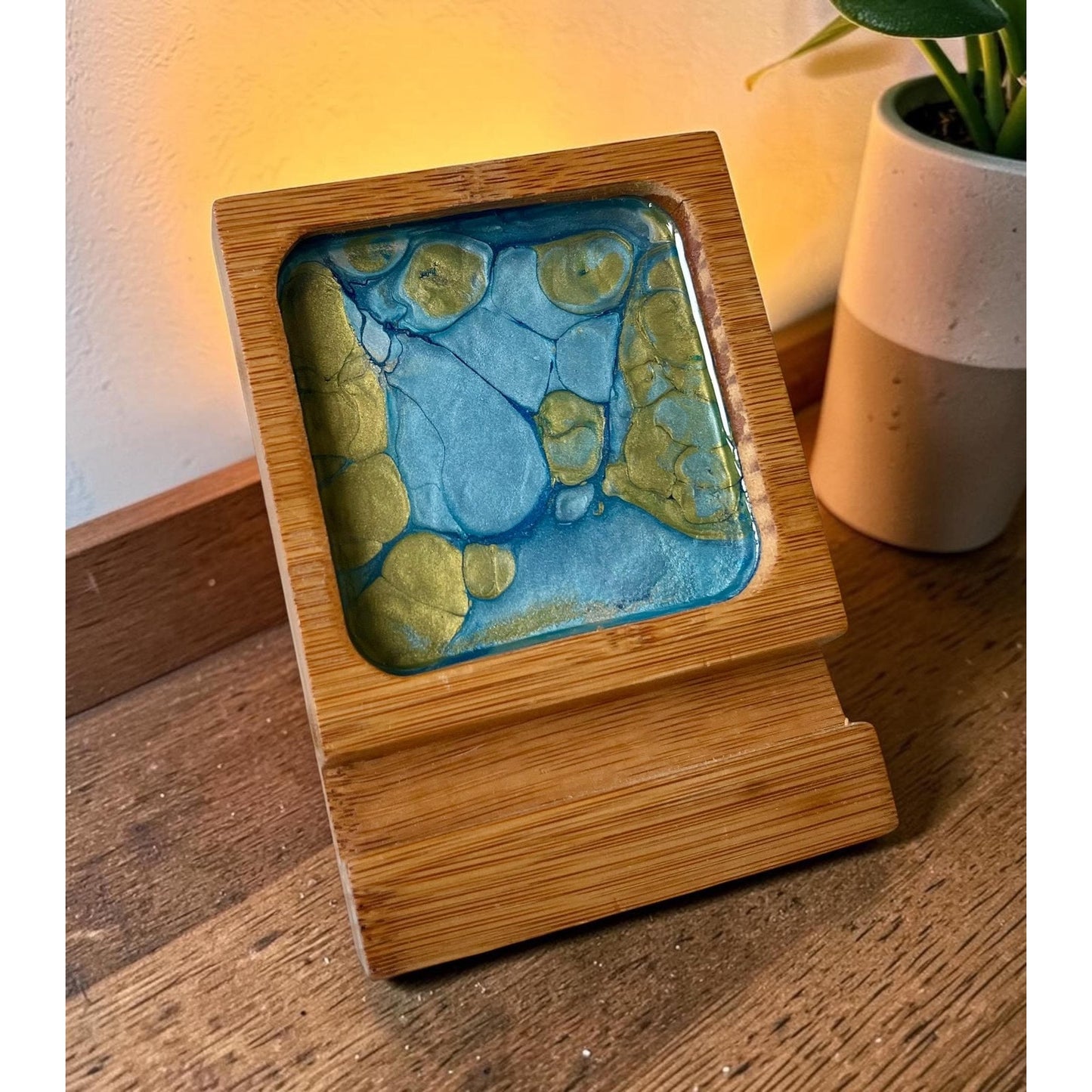 Phone Stand with Tray – Handmade Wood Phone Holder – Resin Art Phone Dock – Desk Phone Organizer – Cell Phone Accessory