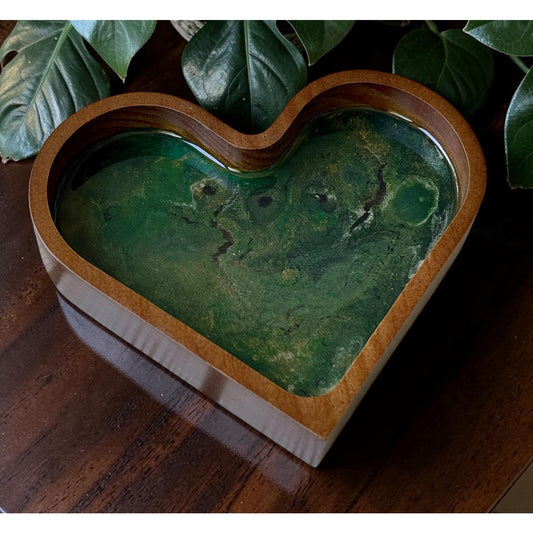 Emerald Tide Heart Tray – Hand-Painted Resin Art Dish – Acrylic Pour – Jewelry Dish – Spiritual Decor – Handmade Gift
