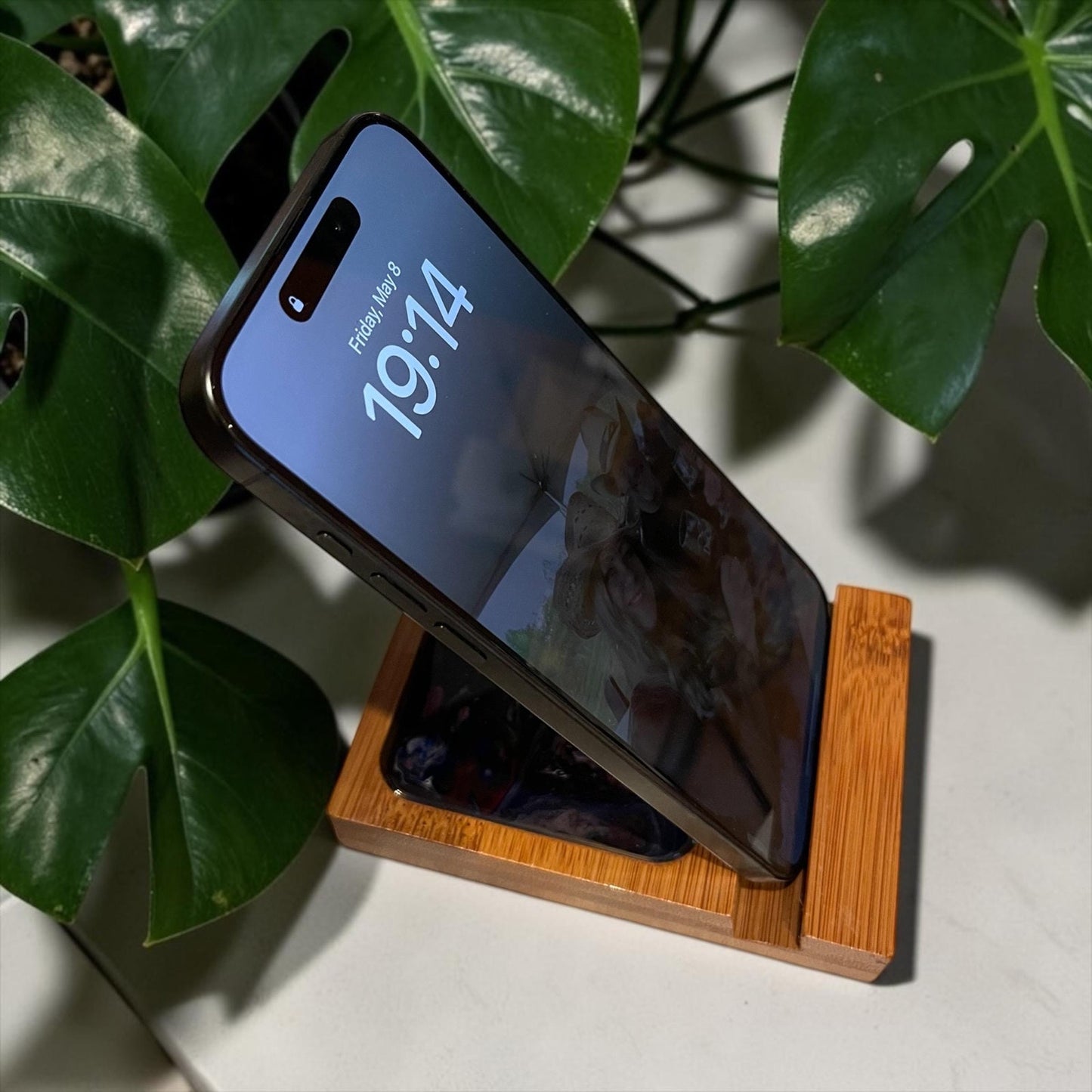 Phone Stand with Tray – Handmade Wood Phone Holder – Resin Art Phone Dock – Desk Phone Organizer – Cell Phone Accessory