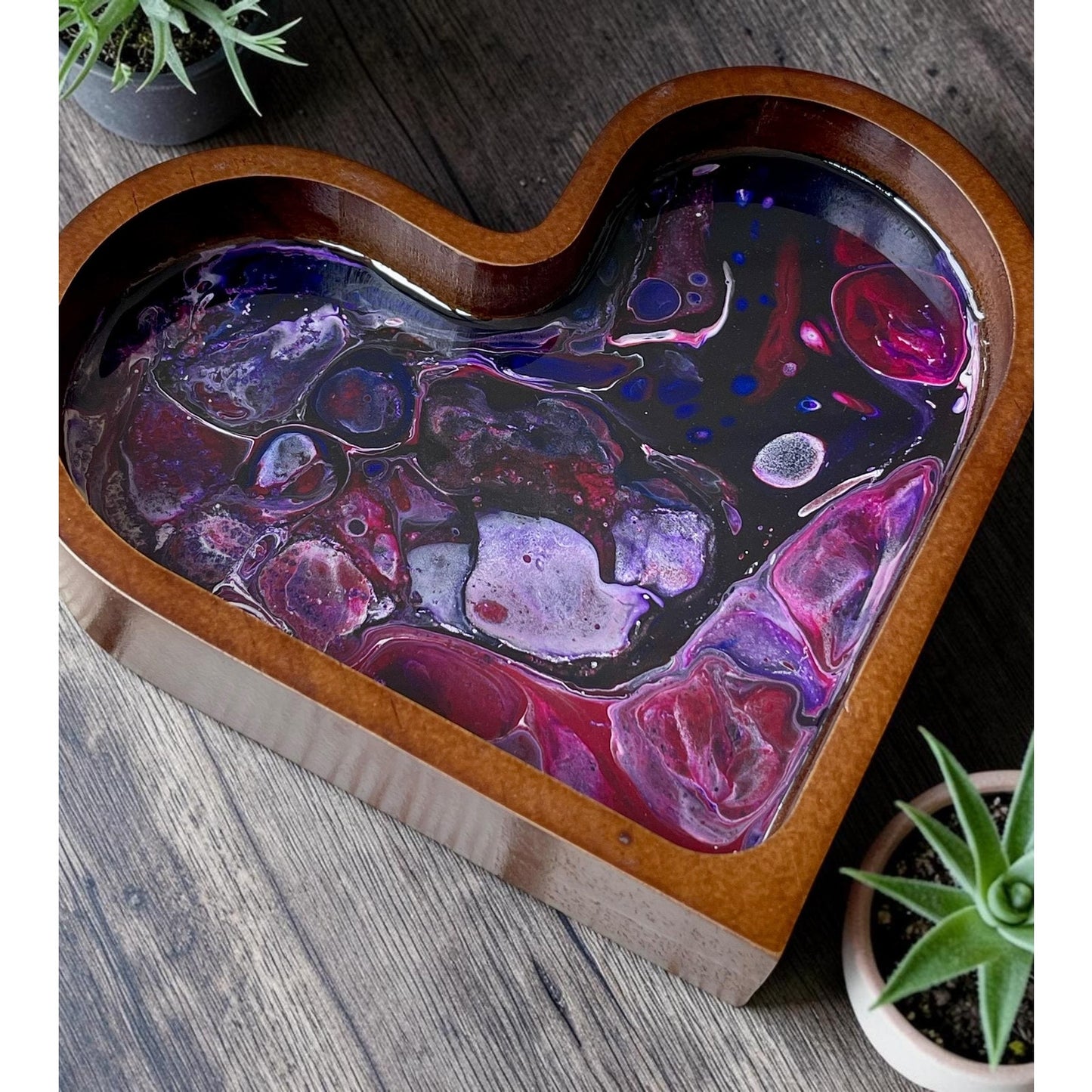 Crushed Merlot Heart Tray – Hand-Painted Resin Art Dish – Blue & Violet Acrylic Pour – Jewelry Dish – Spiritual Decor – Handmade Gift