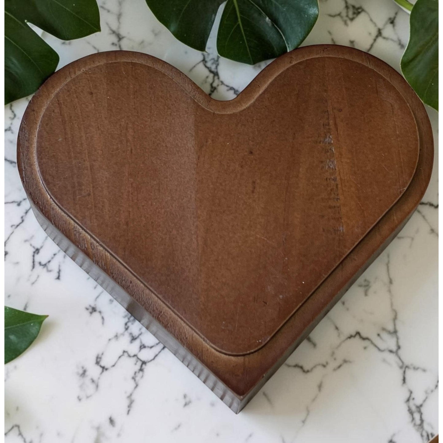 Emerald Tide Heart Tray – Hand-Painted Resin Art Dish – Blue & Violet Acrylic Pour – Jewelry Dish – Spiritual Decor – Handmade Gift