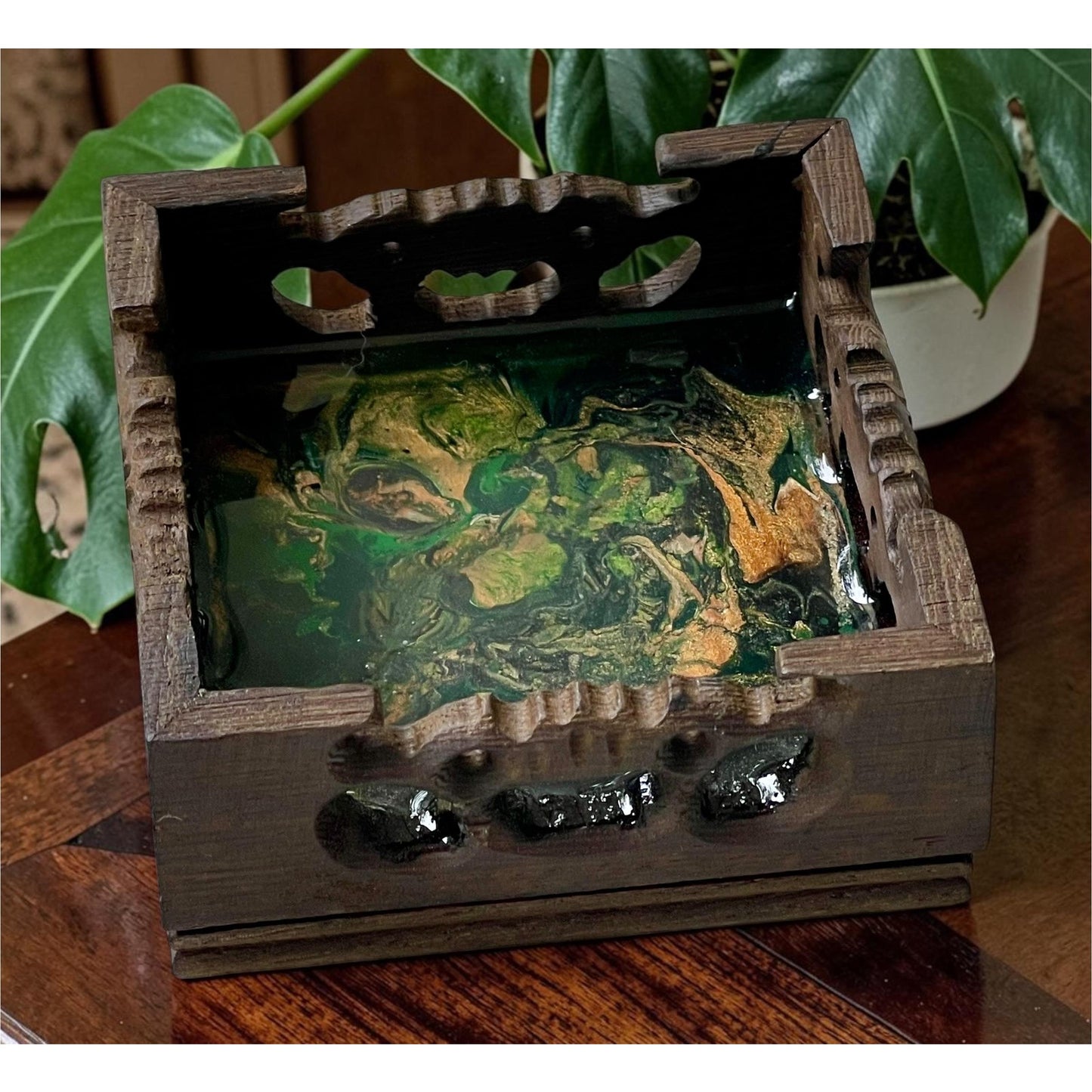 Emerald Tide Trinket Box – Hand Painted Resin Ring Box – Carved Wood Jewelry Box – Green & Gold Acrylic Pour Decor – Small Keepsake Box