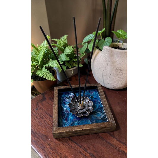 Midnight Tide: Lunar Vein Lotus Incense Holder – Hand Painted Resin Art Burner – Moody Blue and Black Meditation Decor – Wooden Zen Tray