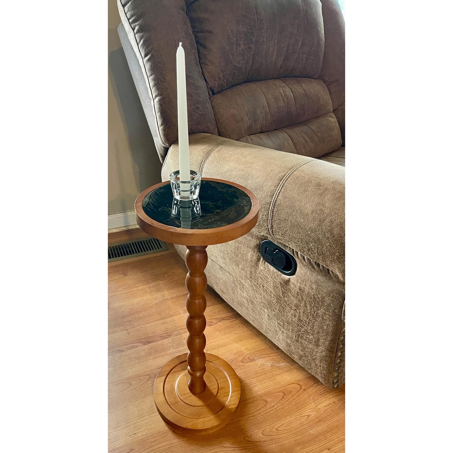 Emerald Tide Pedestal Table – Handmade Resin Art Side Table – 23” Tall Wood Accent Table – Green Abstract Pour – Boho Decor – Candle Stand