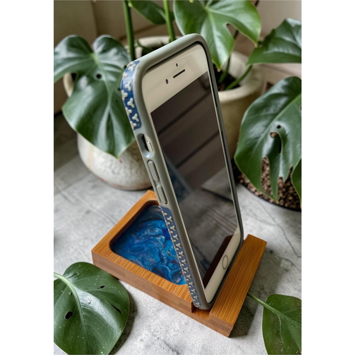 Phone Stand with Tray – Handmade Wood Phone Holder – Resin Art Phone Dock – Desk Phone Organizer – Cell Phone Accessory