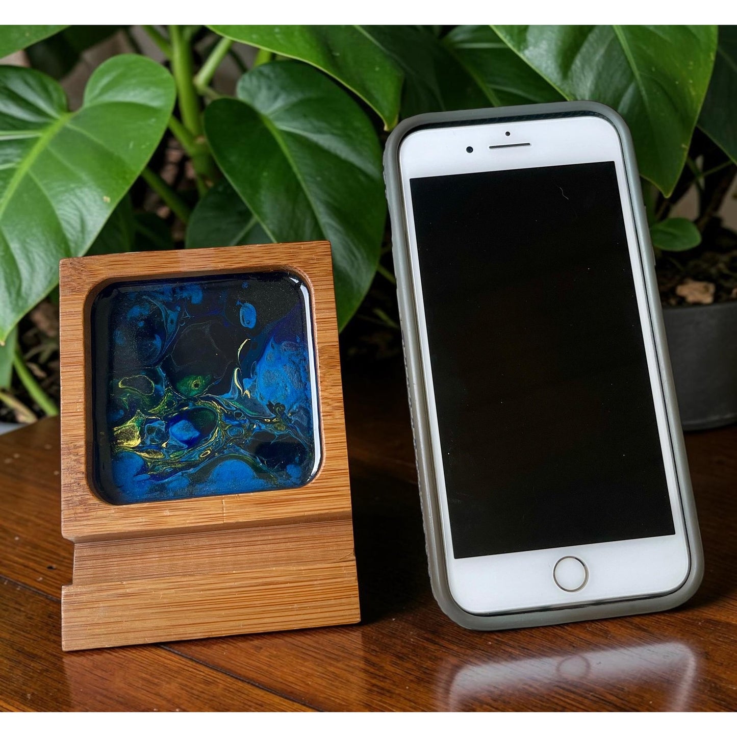 Phone Stand with Tray – Handmade Wood Phone Holder – Resin Art Phone Dock – Desk Phone Organizer – Cell Phone Accessory