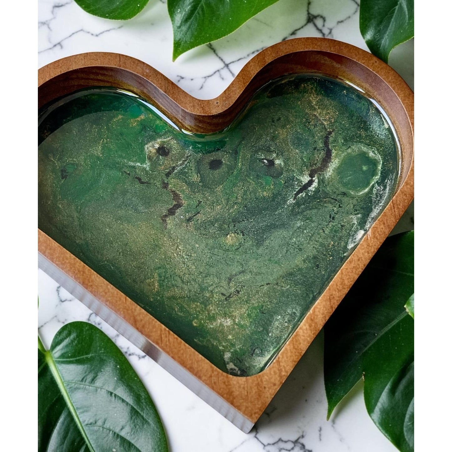Emerald Tide Heart Tray – Hand-Painted Resin Art Dish – Acrylic Pour – Jewelry Dish – Spiritual Decor – Handmade Gift