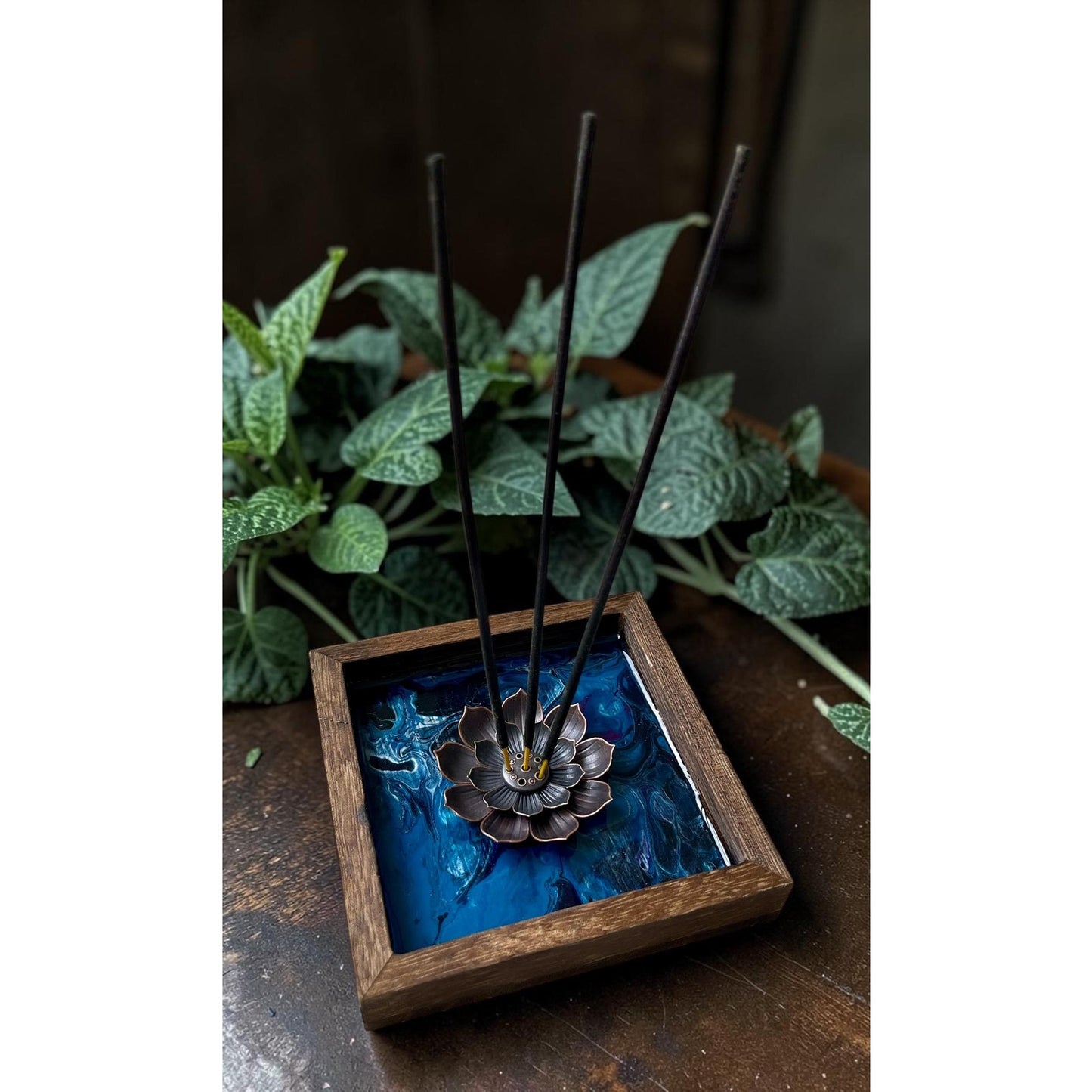 Midnight Tide: Lunar Vein Lotus Incense Holder – Hand Painted Resin Art Burner – Moody Blue and Black Meditation Decor – Wooden Zen Tray