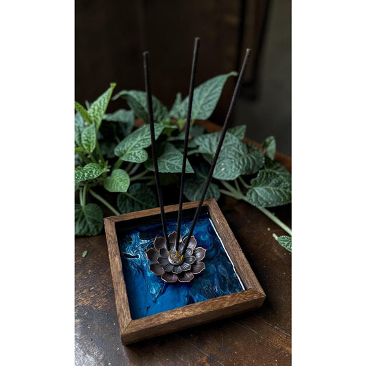 Midnight Tide: Lunar Vein Lotus Incense Holder – Hand Painted Resin Art Burner – Moody Blue and Black Meditation Decor – Wooden Zen Tray